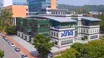 解忧留学社专注韩国留学,遇见解忧希望你喜欢,我们曾经是你,所以更加懂你,解忧的成员都是在国外留学生活并且从事过相关工作有着丰富的经验，以便处理申请中的各种问题，保持初心，旨在为各位学弟学妹们铺垫一个更加舒心放心的留学第一步.